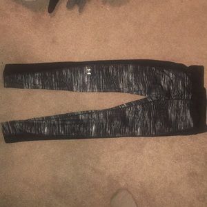 Black stripped underarmour leggings